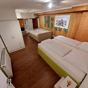 Apartment Basement, Köln